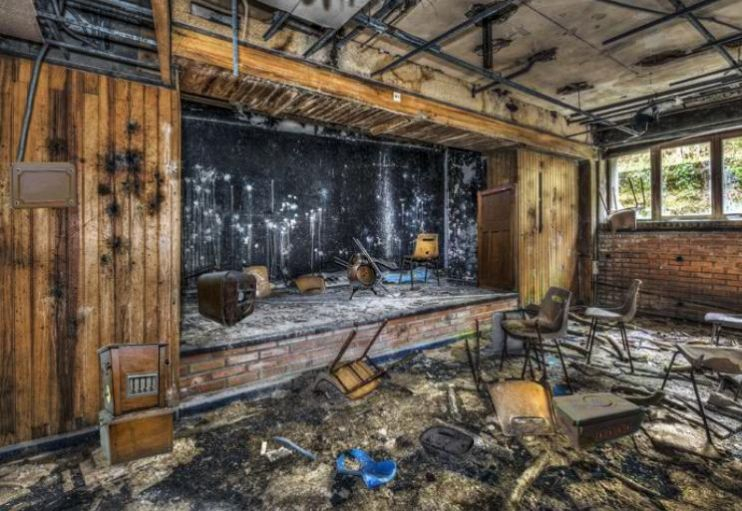 被遗弃的剧院逃生图4